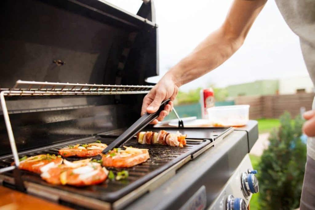 6 Best Gas Grills for under $400 — Reviews and Buying Guide