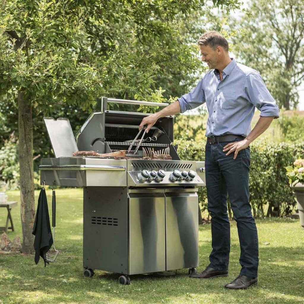 6 Best Grills With Rotisserie to Give Your Meals a Unique Taste