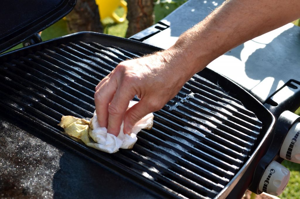 How to Clean a Cast Iron Grill or a Grill Pan - Useful Tips