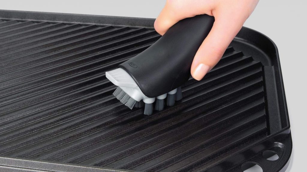 How to Clean a Cast Iron Grill or a Grill Pan - Useful Tips