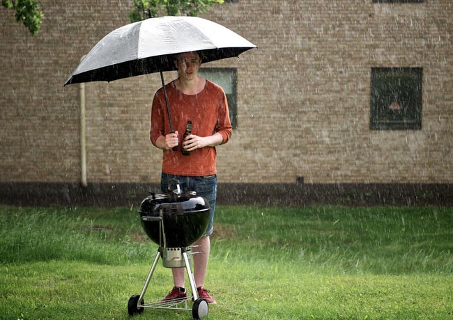 Grilling in The Rain – 5 Tips and Safety Advice